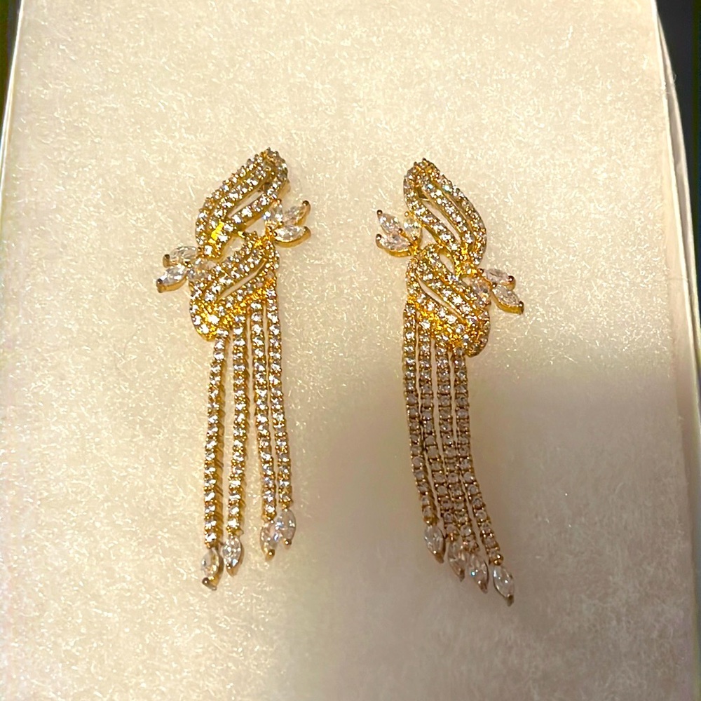 Sparkling statement earrings